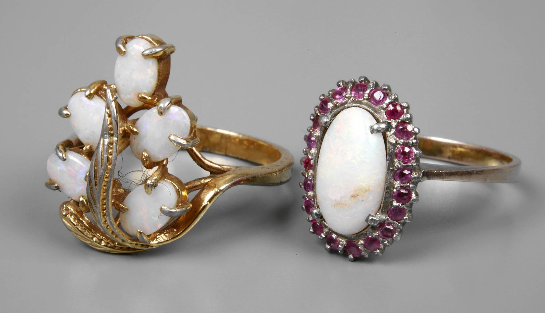 Zwei Damenringe mit Edelopalen