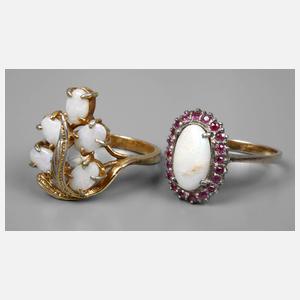 Zwei Damenringe mit Edelopalen