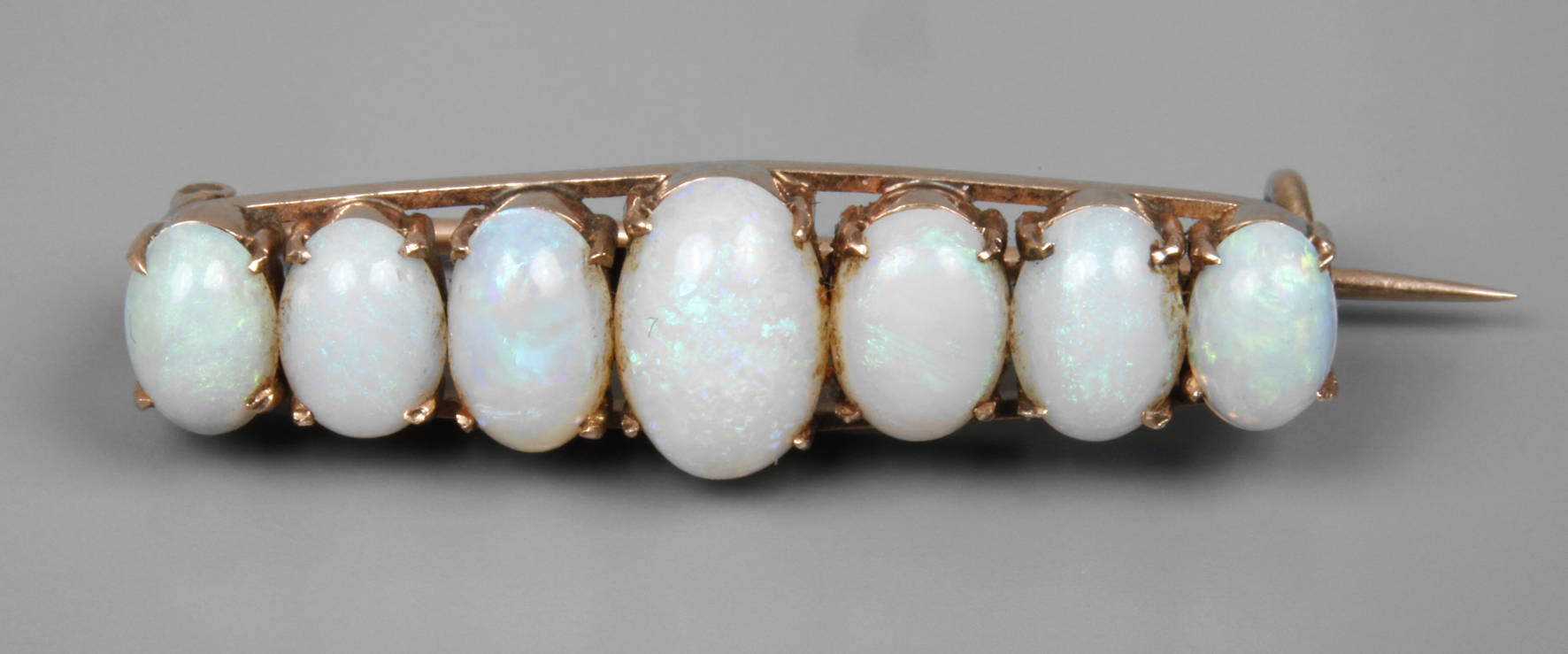 Brosche mit Edelopalen