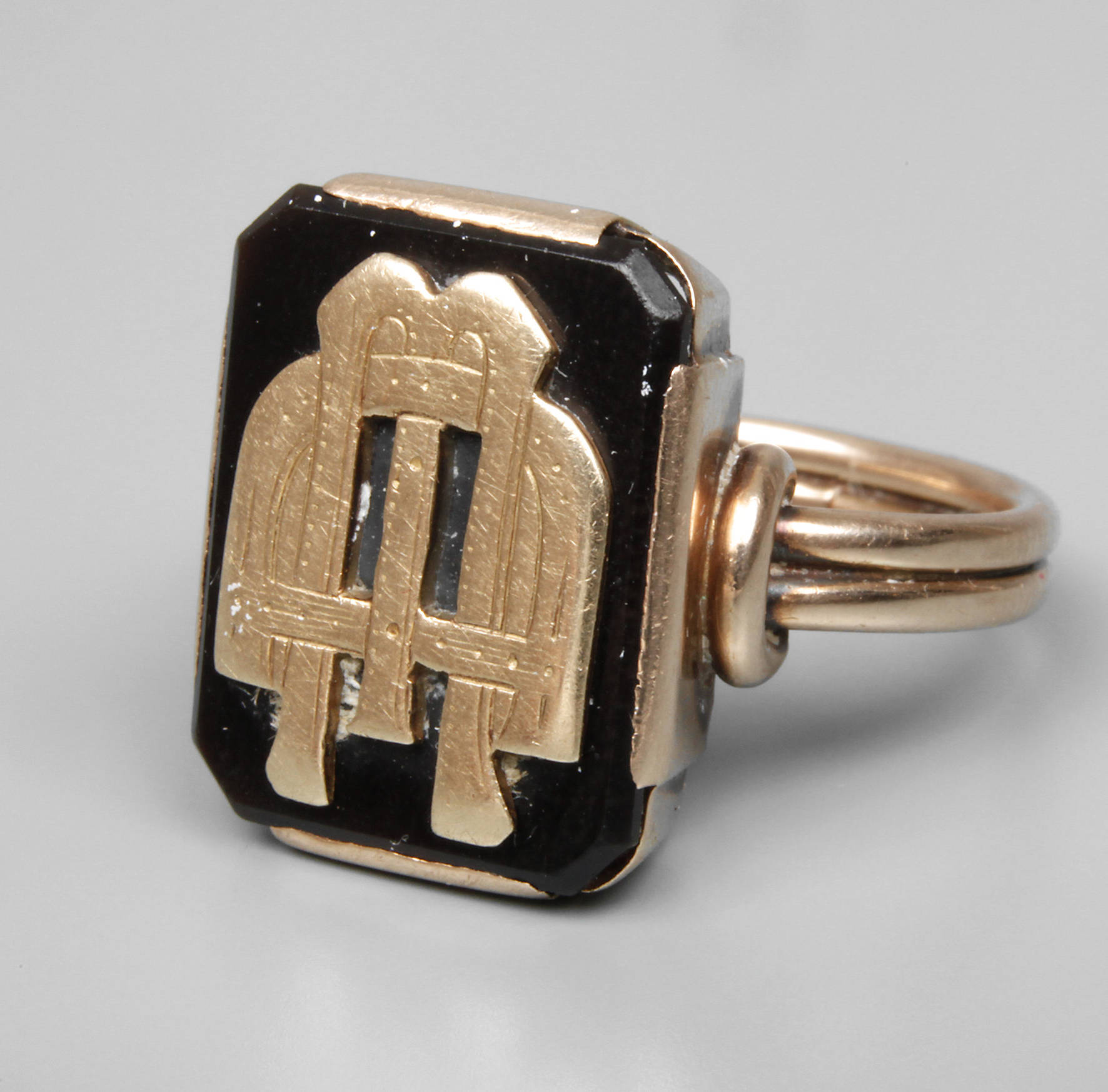 Herrenring mit Onyxplatte