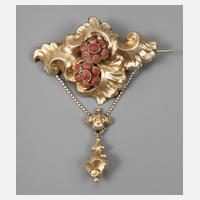 Biedermeierbrosche mit Korallen111