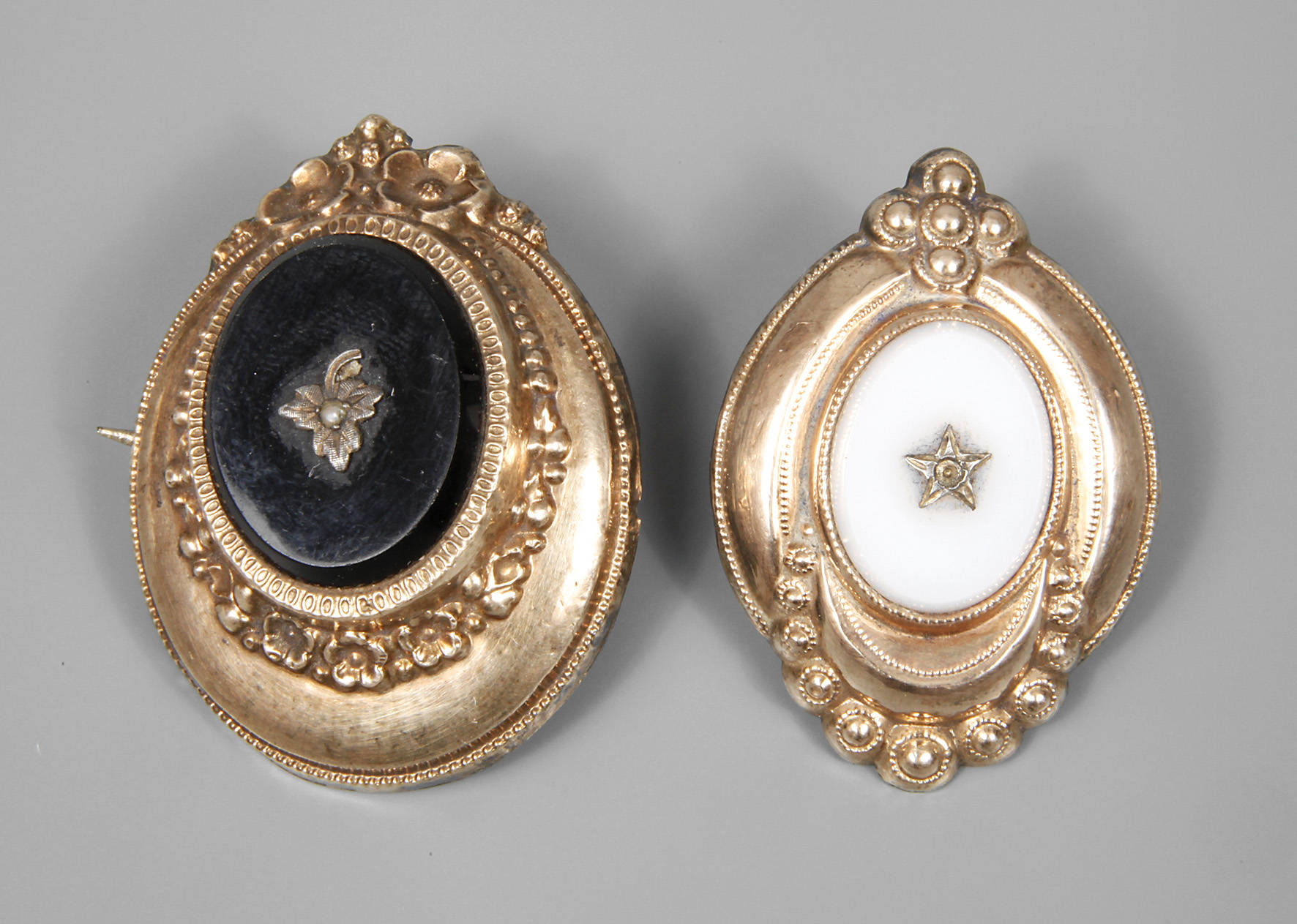 Zwei Biedermeierbroschen