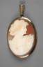 Anhänger mit Muschelkamee