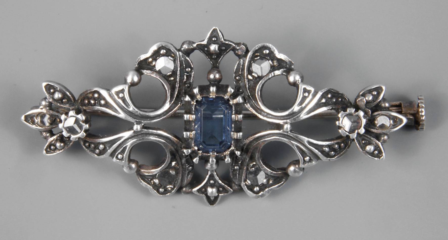 Filigrane Silberbrosche