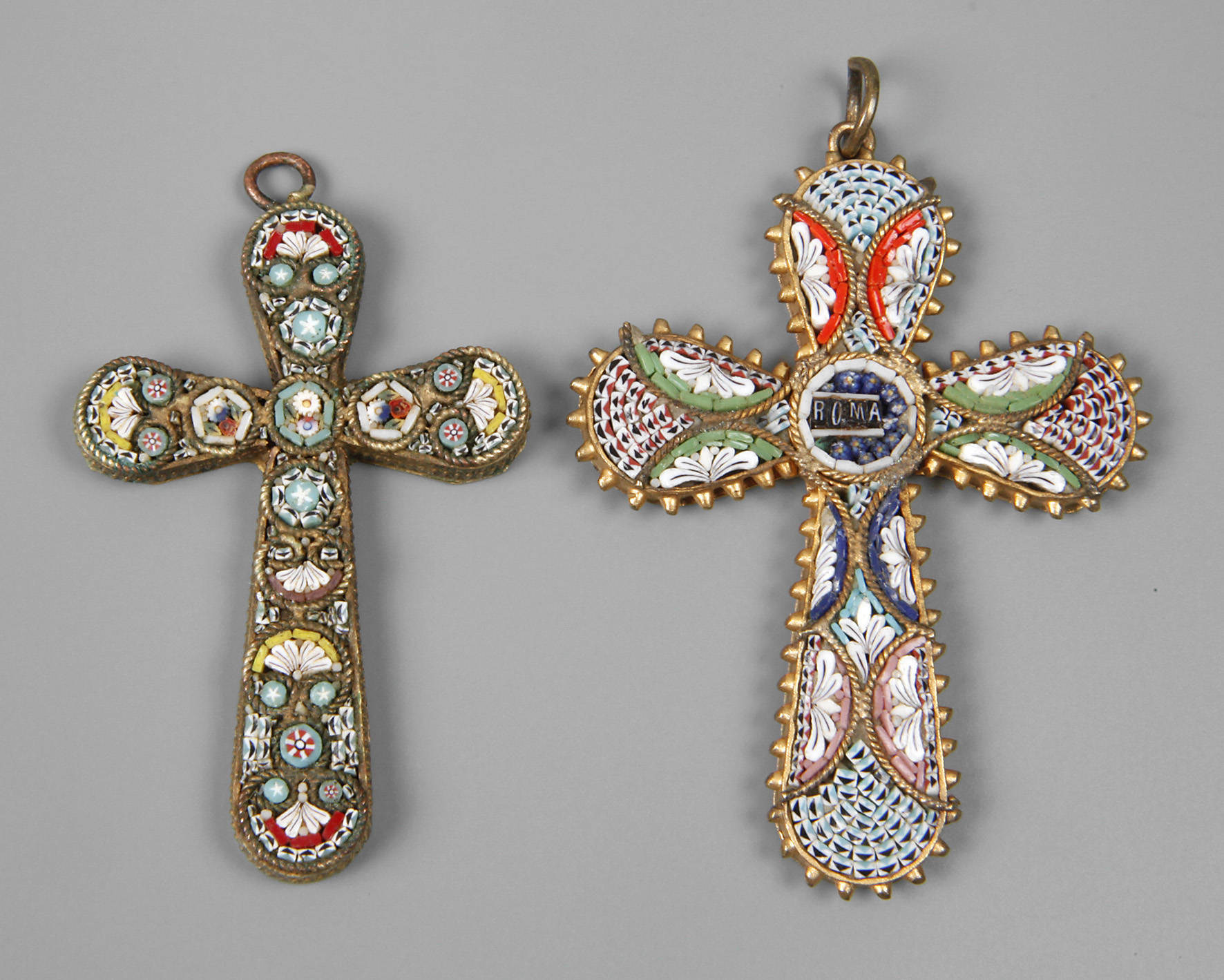 Zwei Kreuzanhänger Millefiori