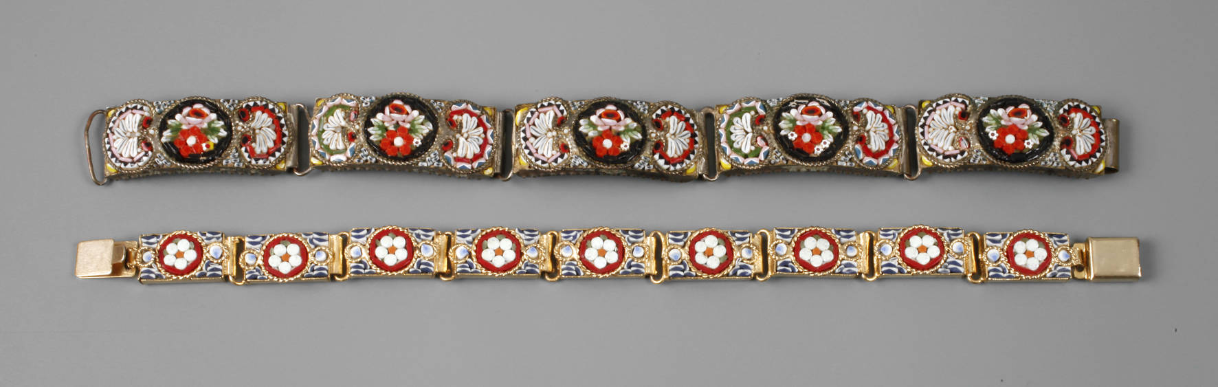 Zwei Armbänder Millefiori