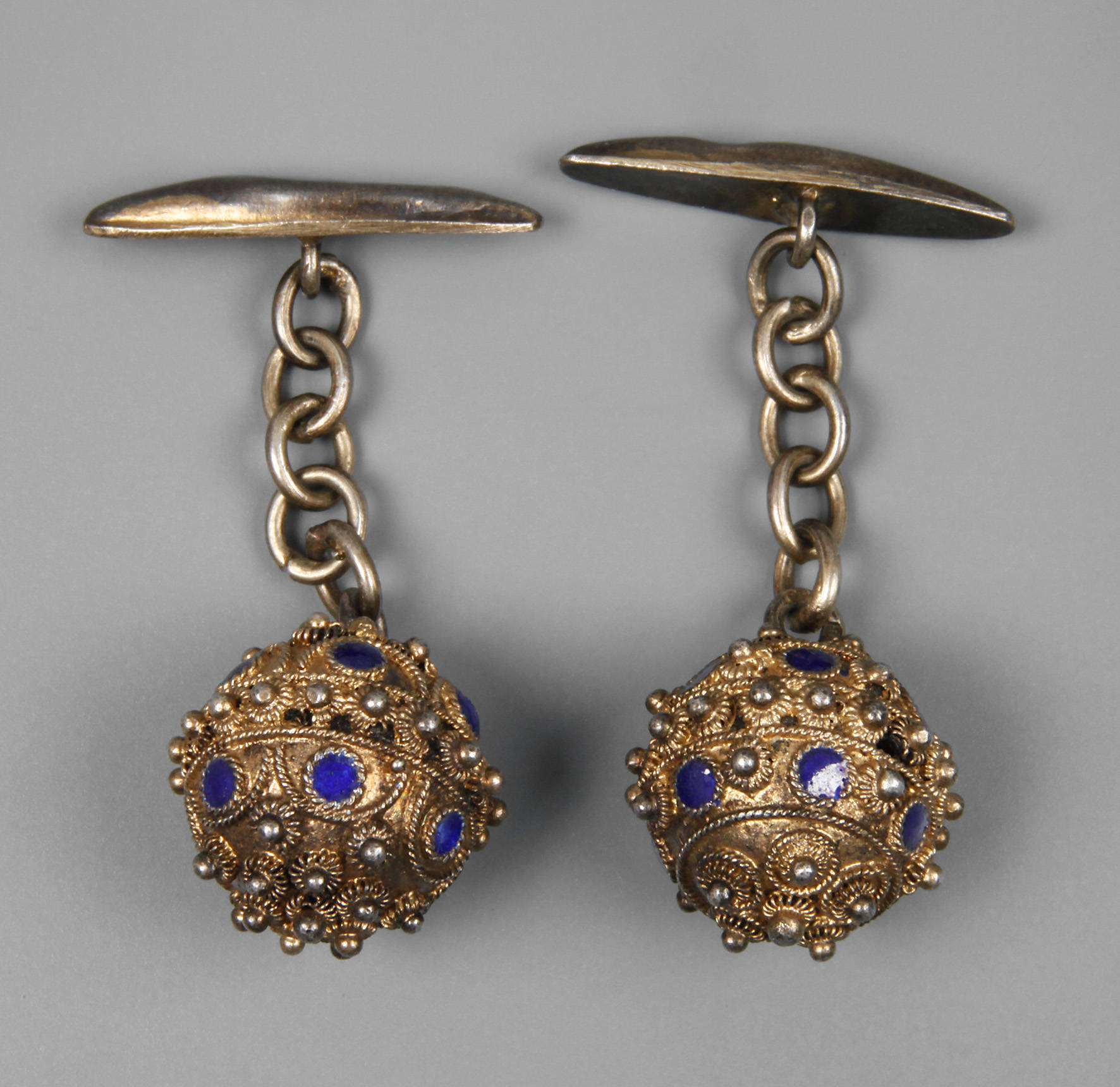 Paar Manschettenknöpfe mit Email