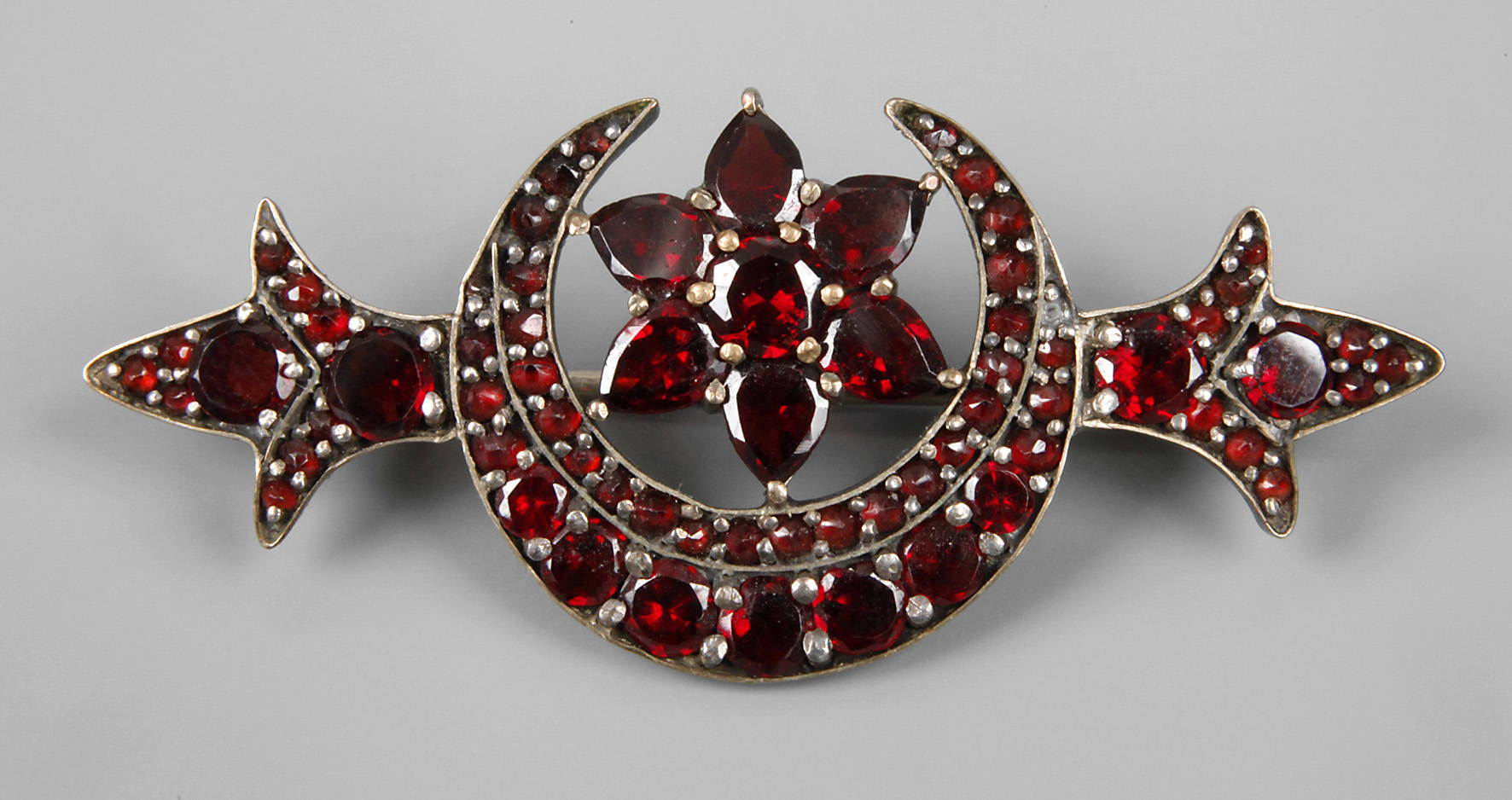 Granatbrosche