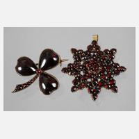 Zwei Granatbroschen111