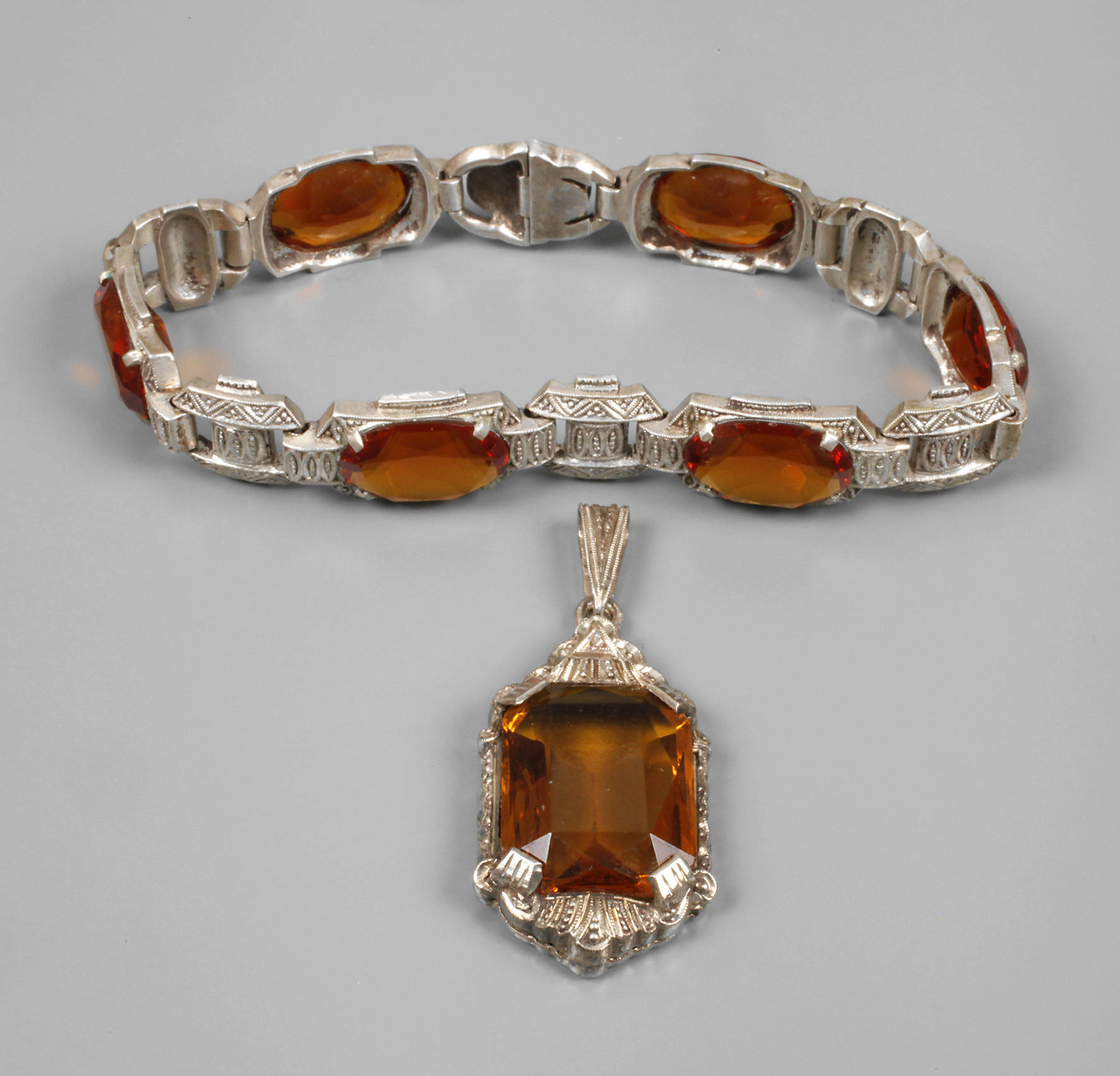 Zwei Teile Art déco-Schmuck