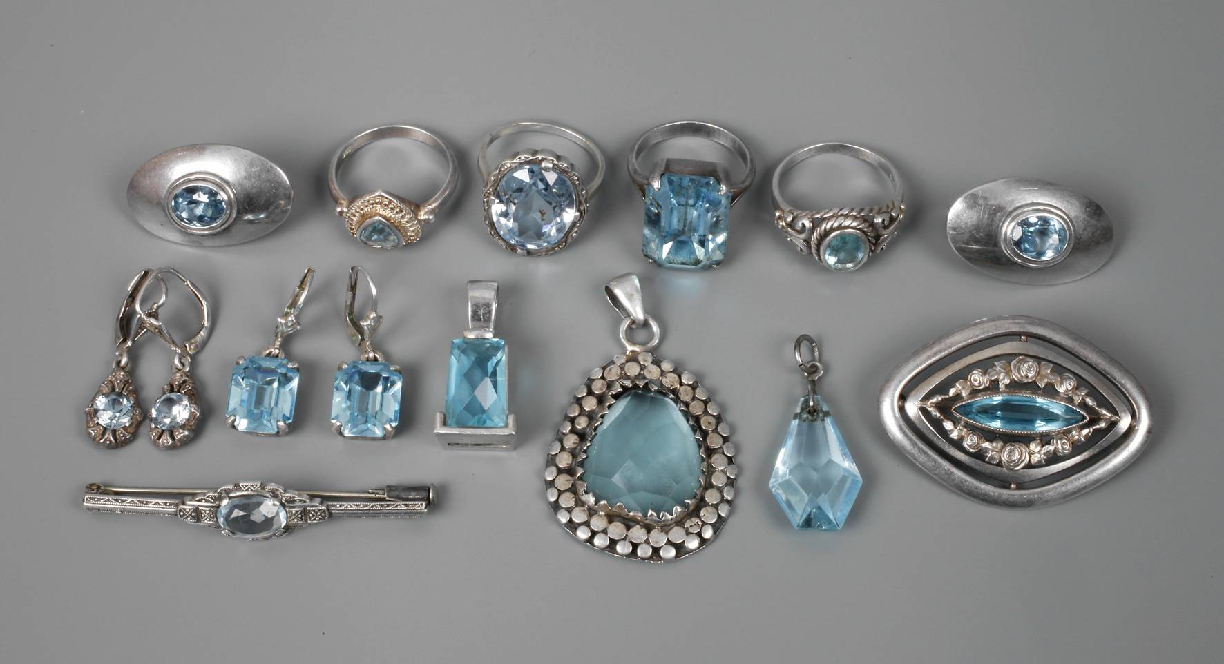 Konvolut Silberschmuck mit blauen Schmucksteinen