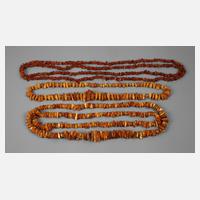 Drei Bernsteinketten111