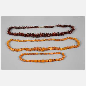 Drei Bernsteinketten