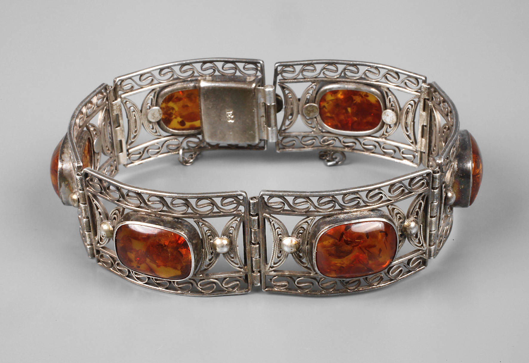 Armband mit Bernsteinen