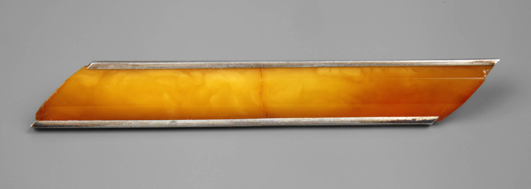 Silberbrosche mit Bernstein