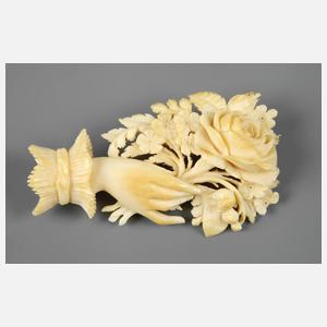 Feine Elfenbeinbrosche