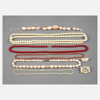 Konvolut Bein- und Korallenschmuck111