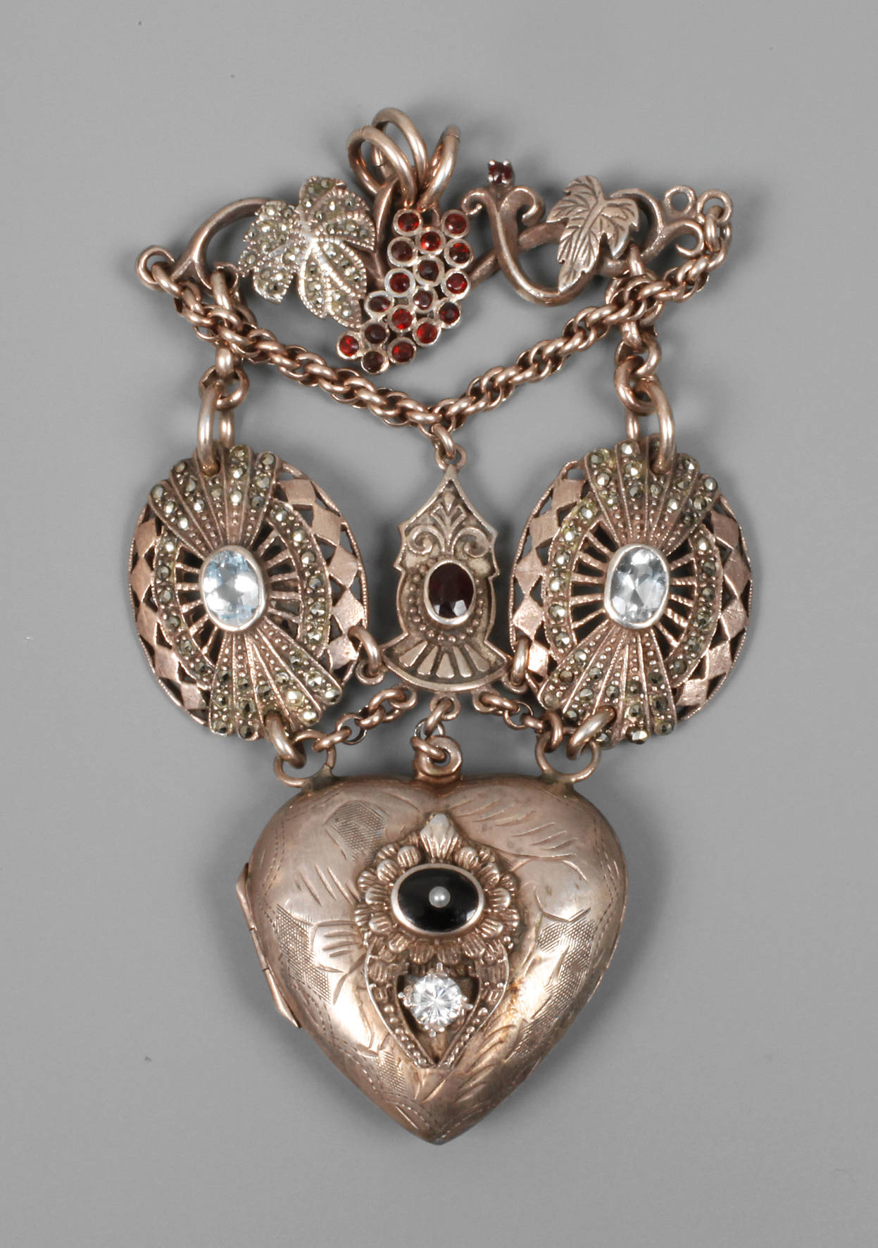 Großer Trachtenanhänger