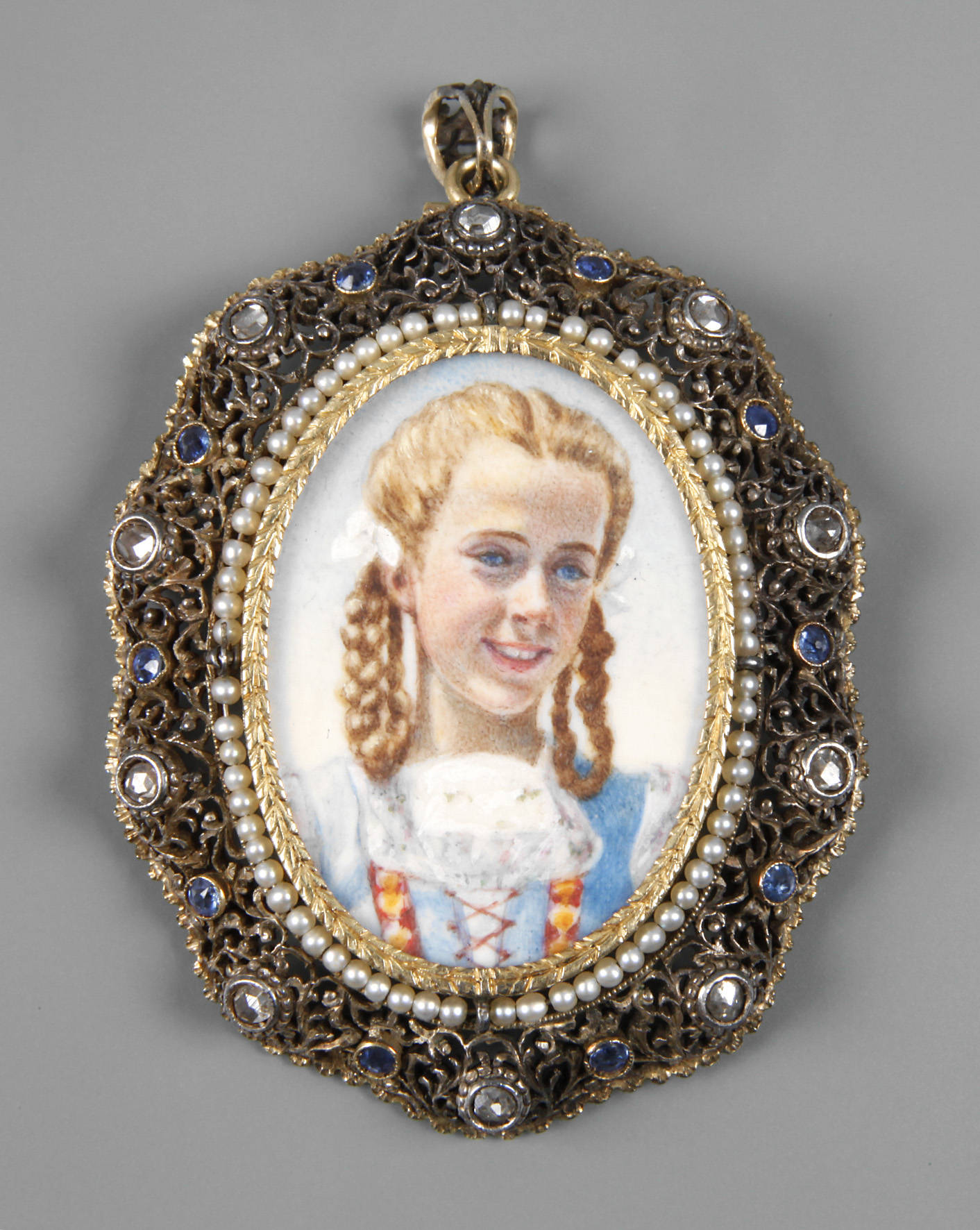 Medaillonanhänger mit Saatperlen und Diamanten