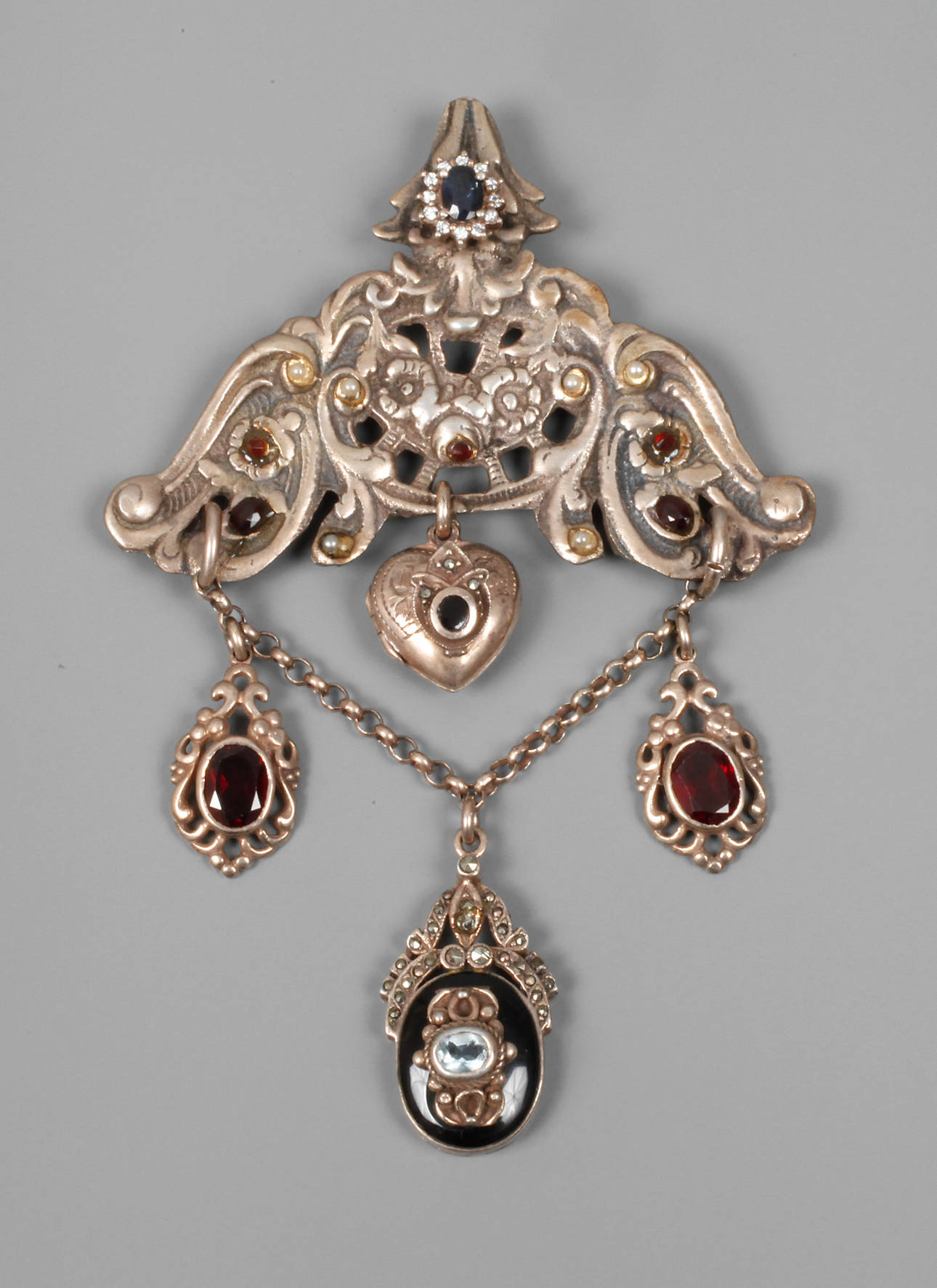 Trachtenanhänger mit Steinbesatz