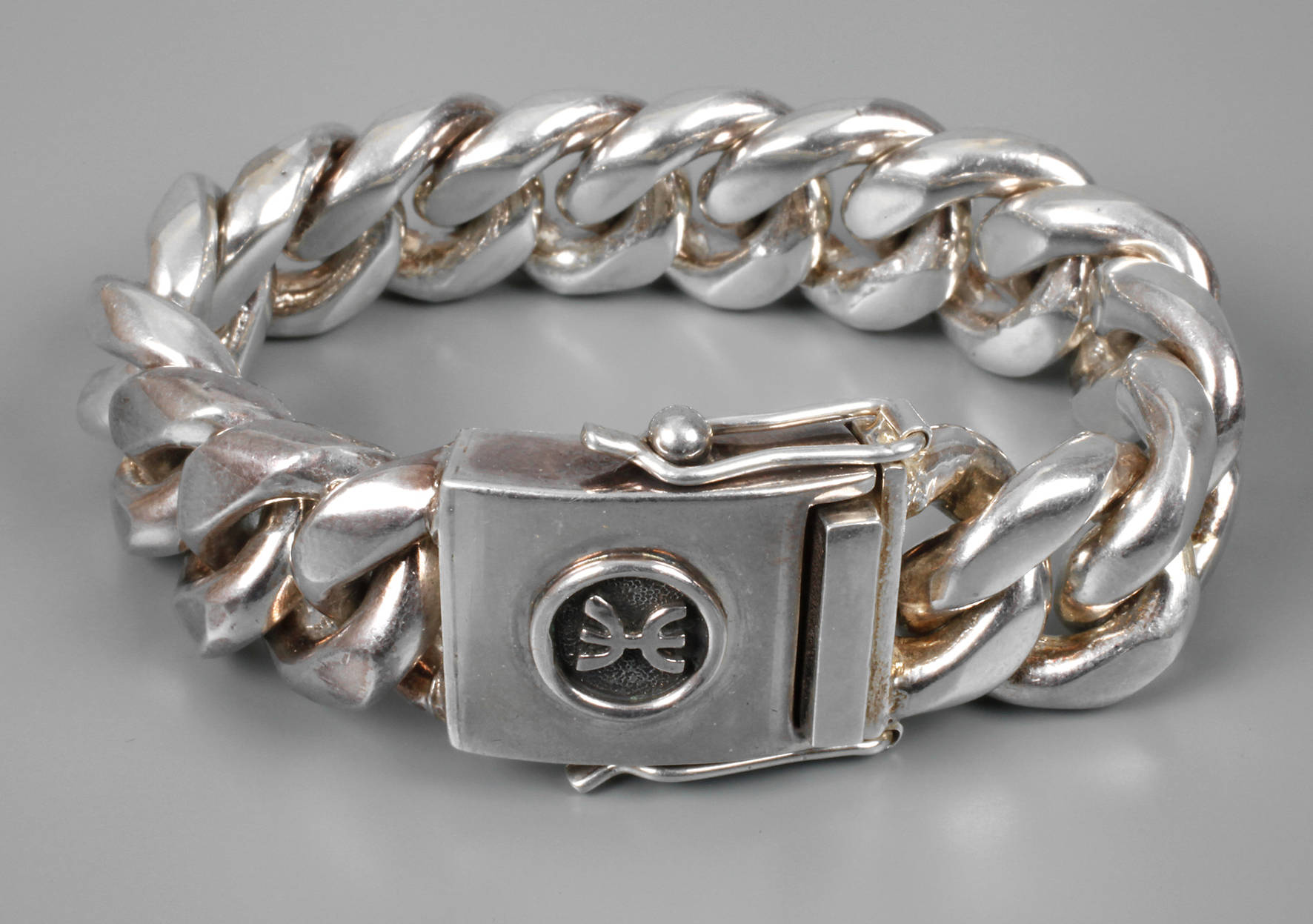 Massives Panzerarmband