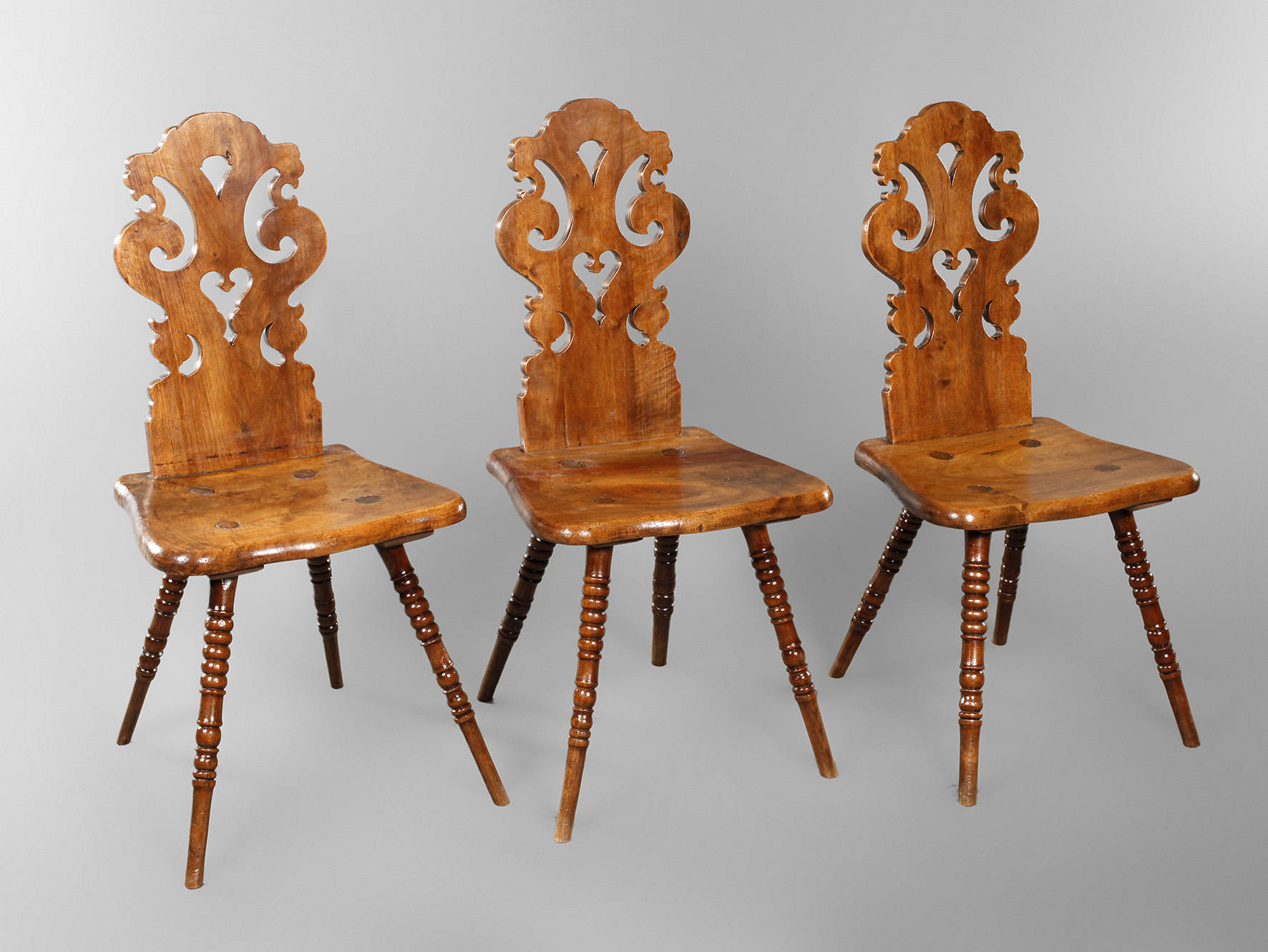 Drei Brettstühle