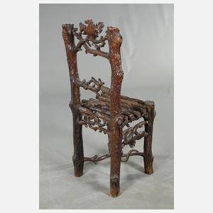 Geschnitzter Stuhl