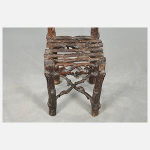Geschnitzter Stuhl