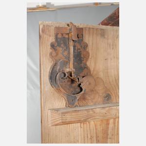 Großer Bauernschrank