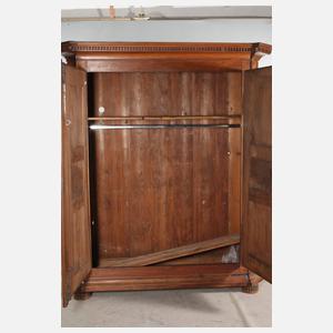 Klassizistischer Dielenschrank