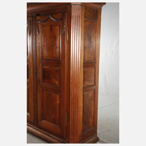 Klassizistischer Dielenschrank