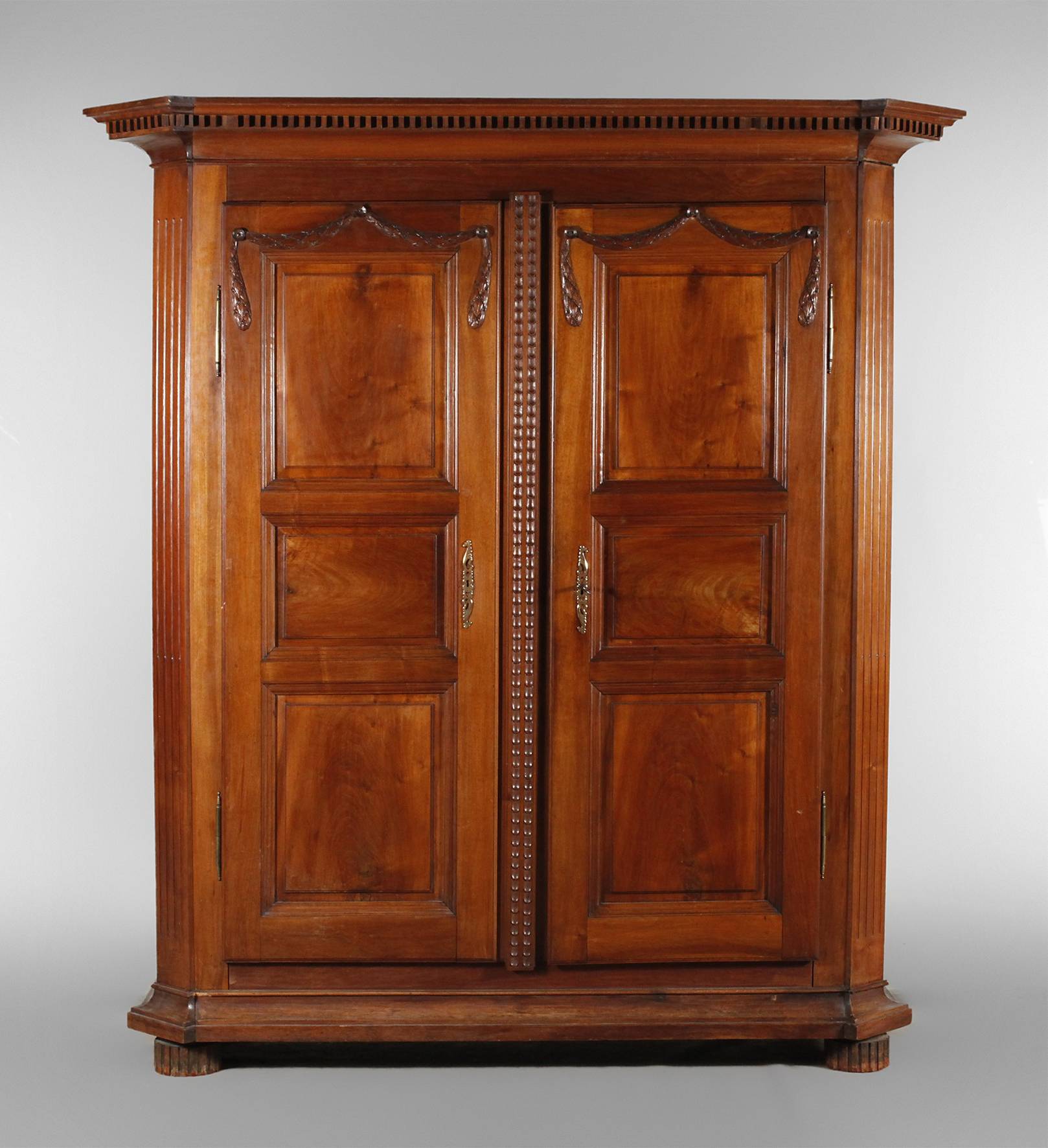 Klassizistischer Dielenschrank