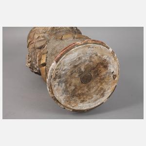 Geschnitztes Postament