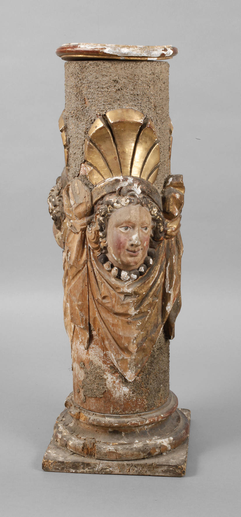 Geschnitztes Postament