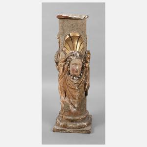 Geschnitztes Postament