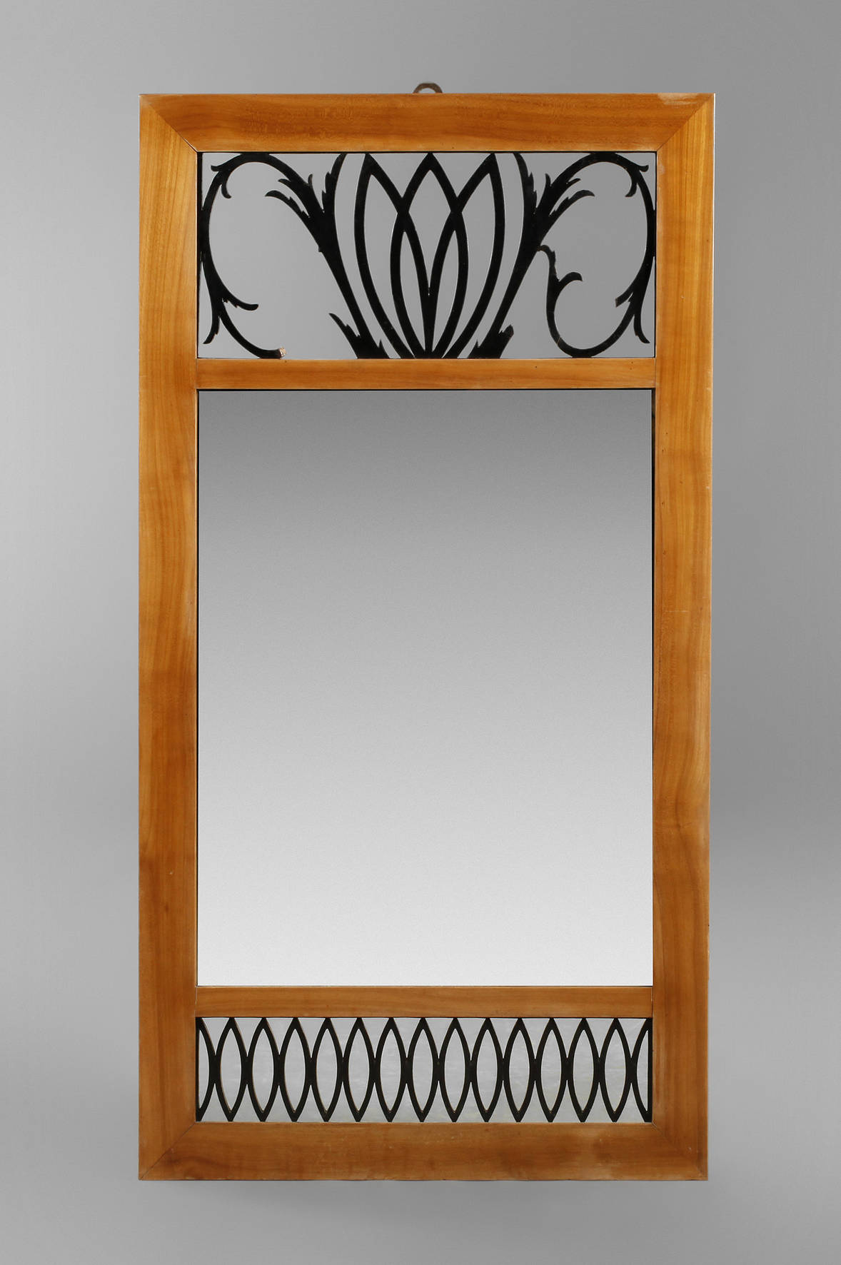 Klassizistischer Wandspiegel