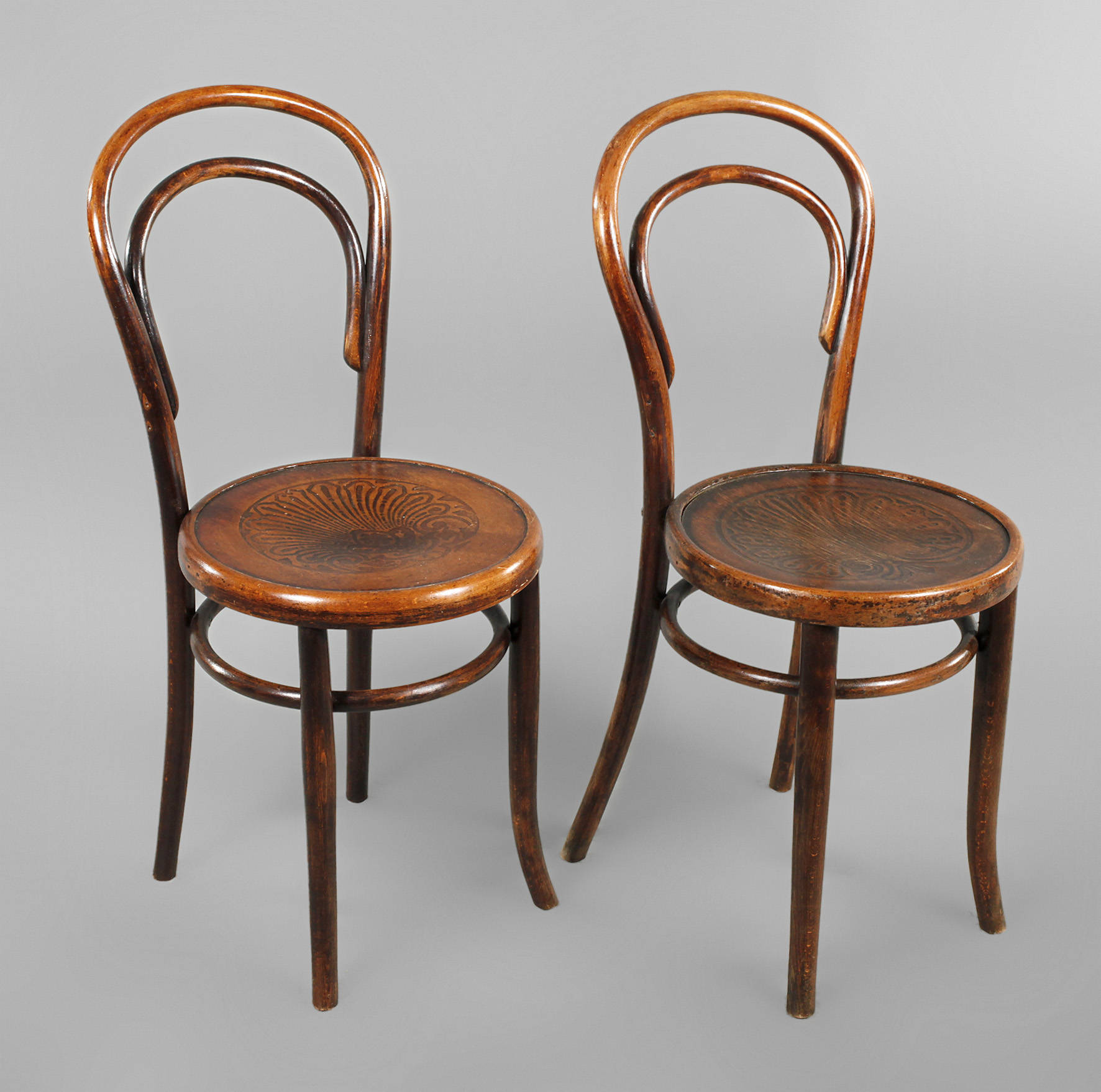 Paar Caféhausstühle