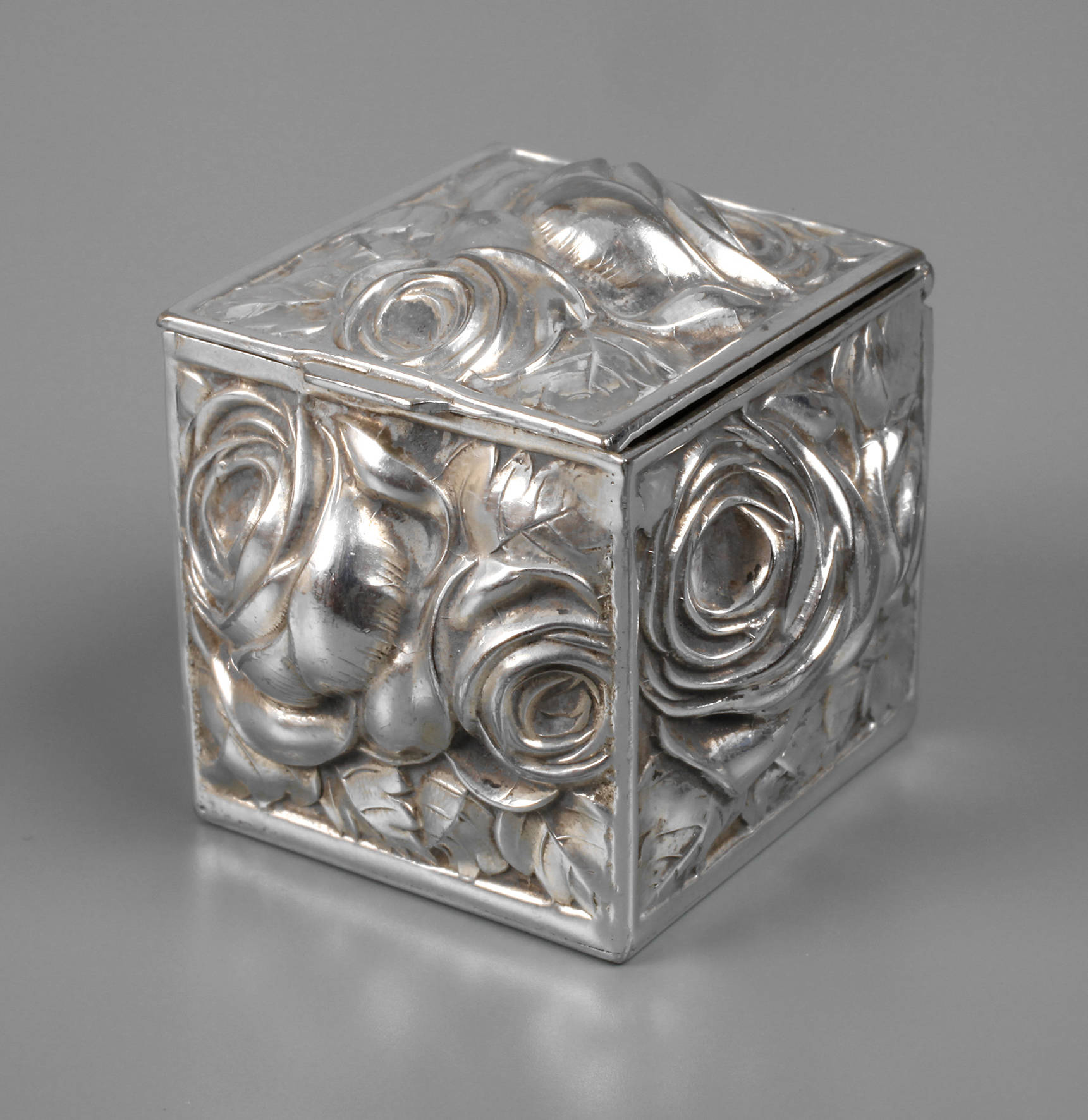 Kleine Dose als Taschenascher