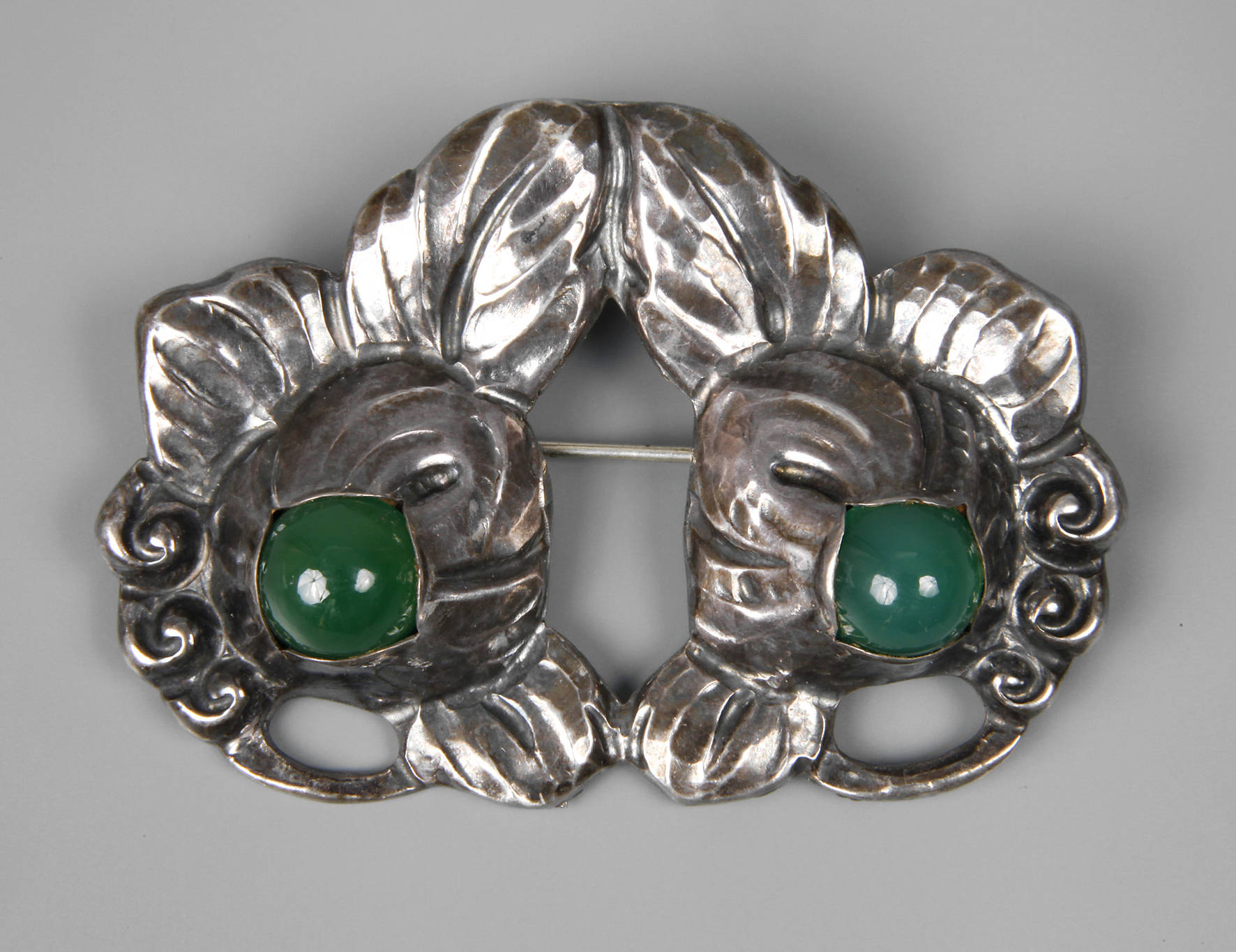 Brosche mit Chrysoprasen