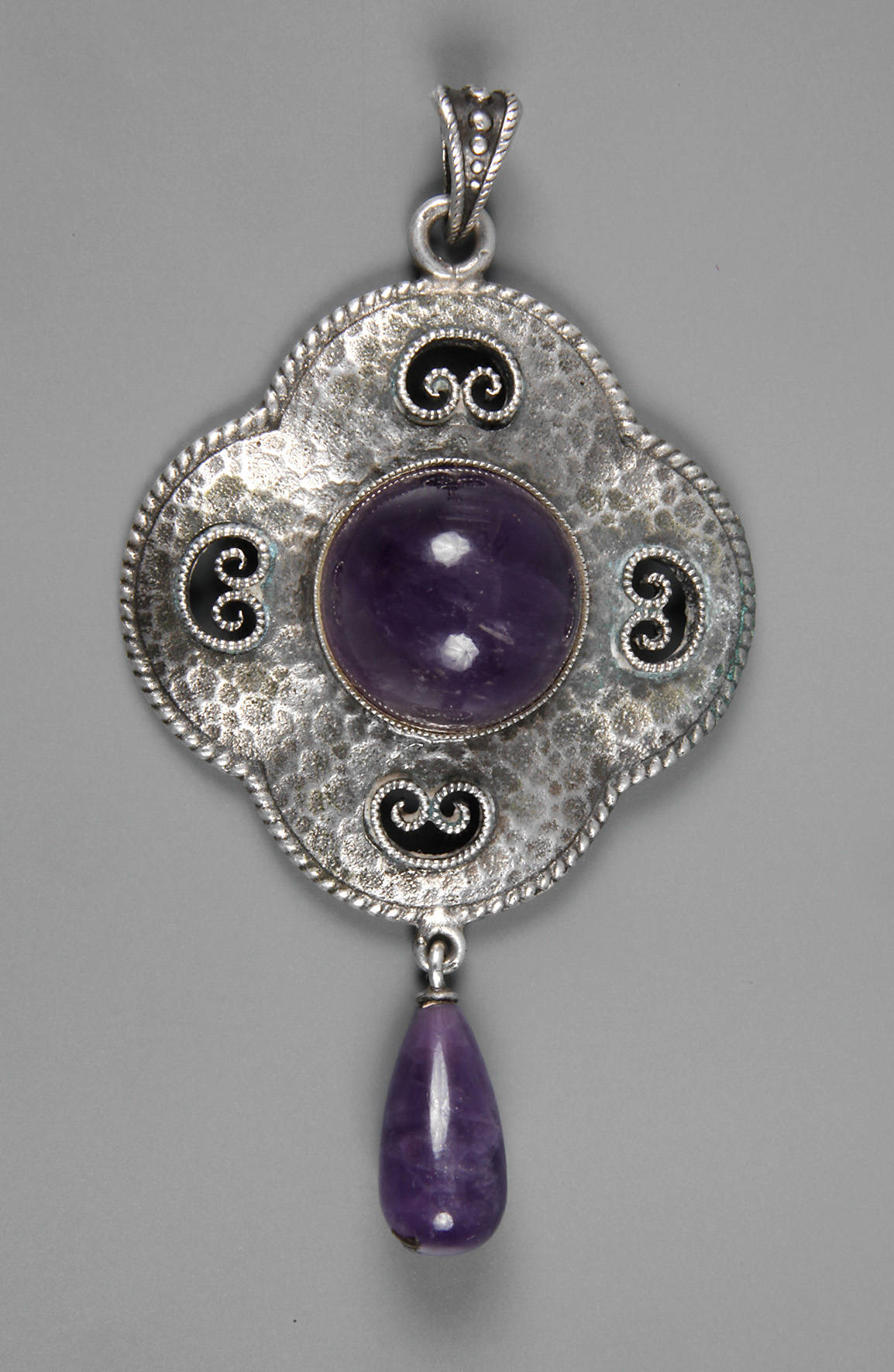 Silberanhänger mit Amethysten
