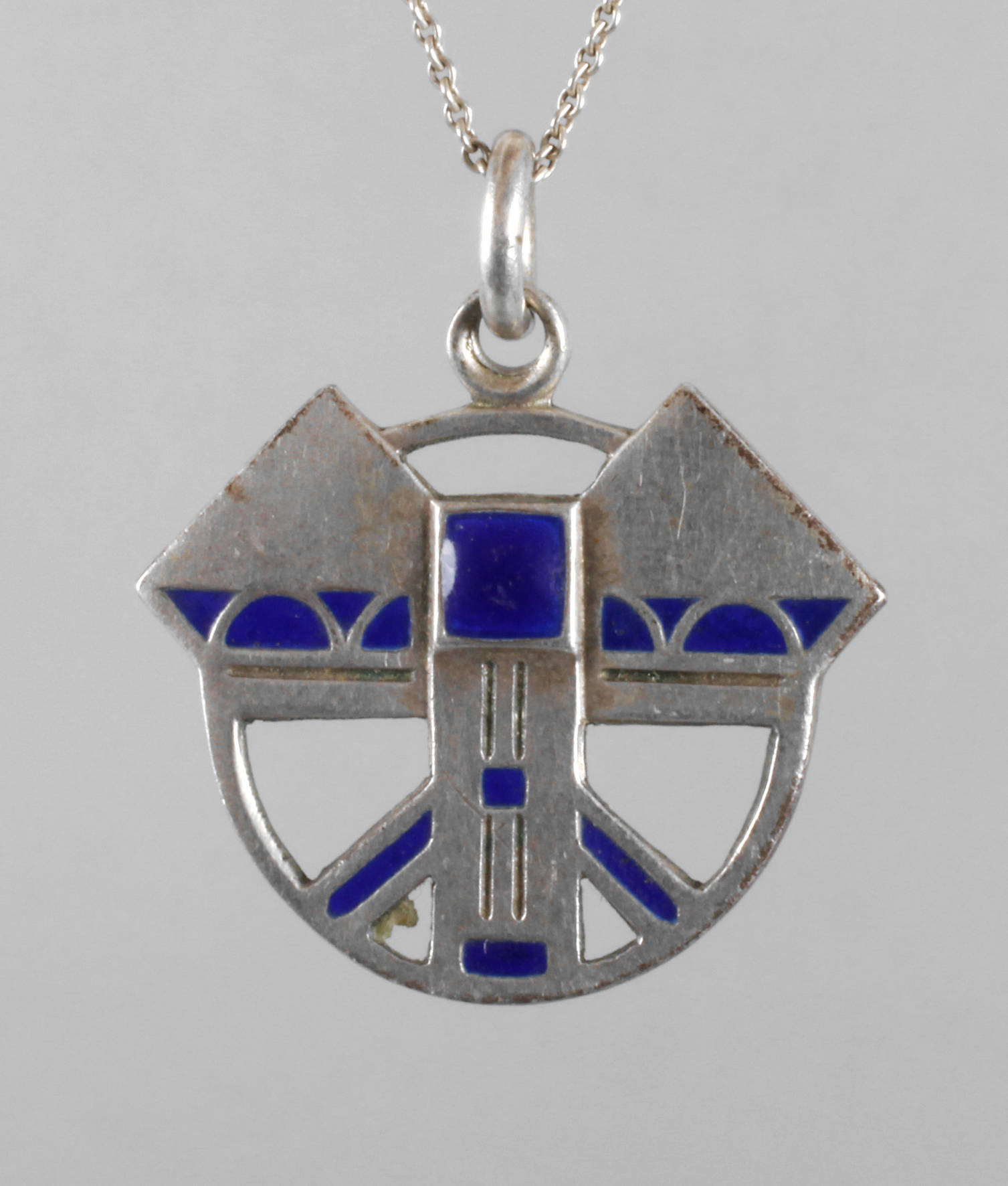 Emailleanhänger an Kette