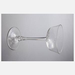 Sechzehn Sektschalen