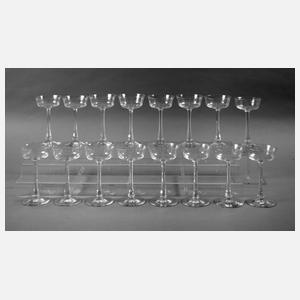 Sechzehn Sektschalen