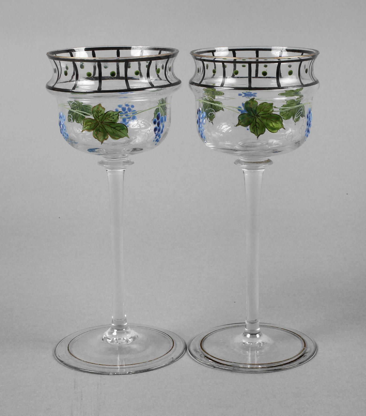 Zwei hohe Jugendstilrömer