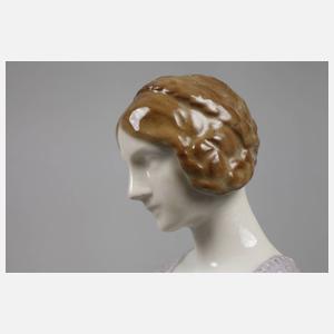 Heubach ”Schreitendes, junges Mädchen”