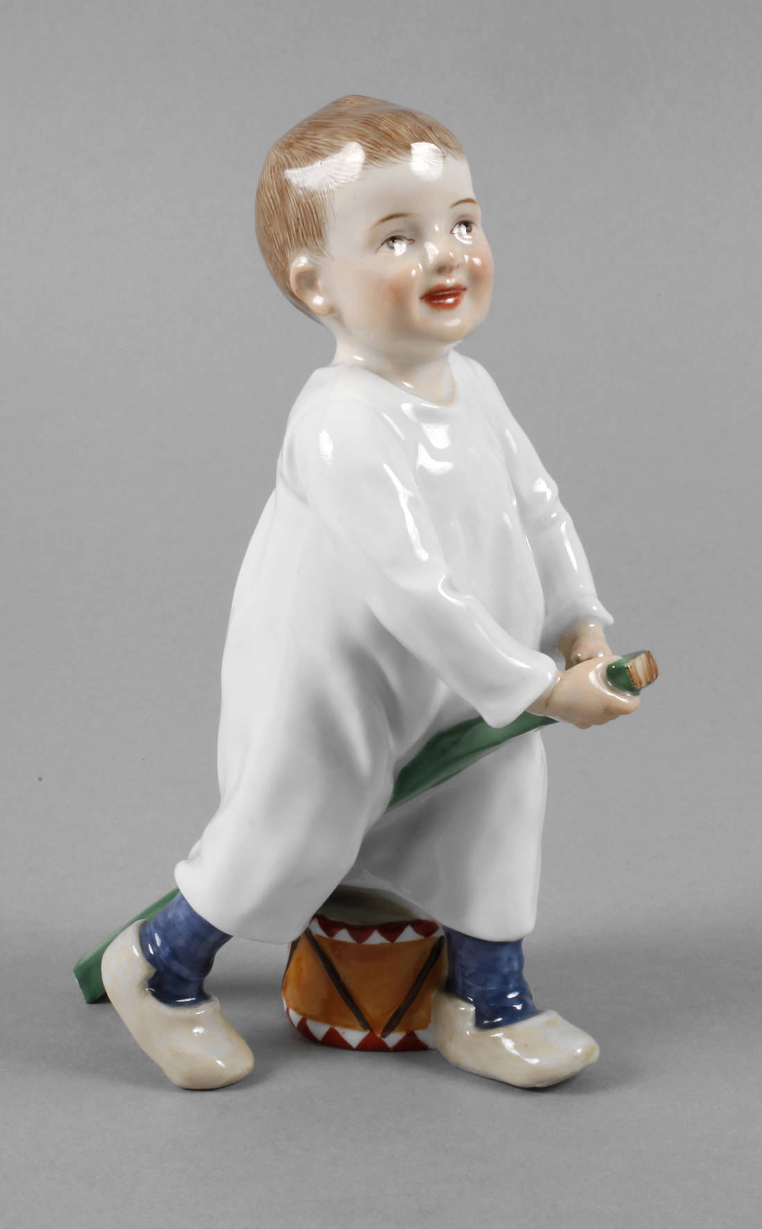 Meissen ”Kind, auf einem Stecken reitend”