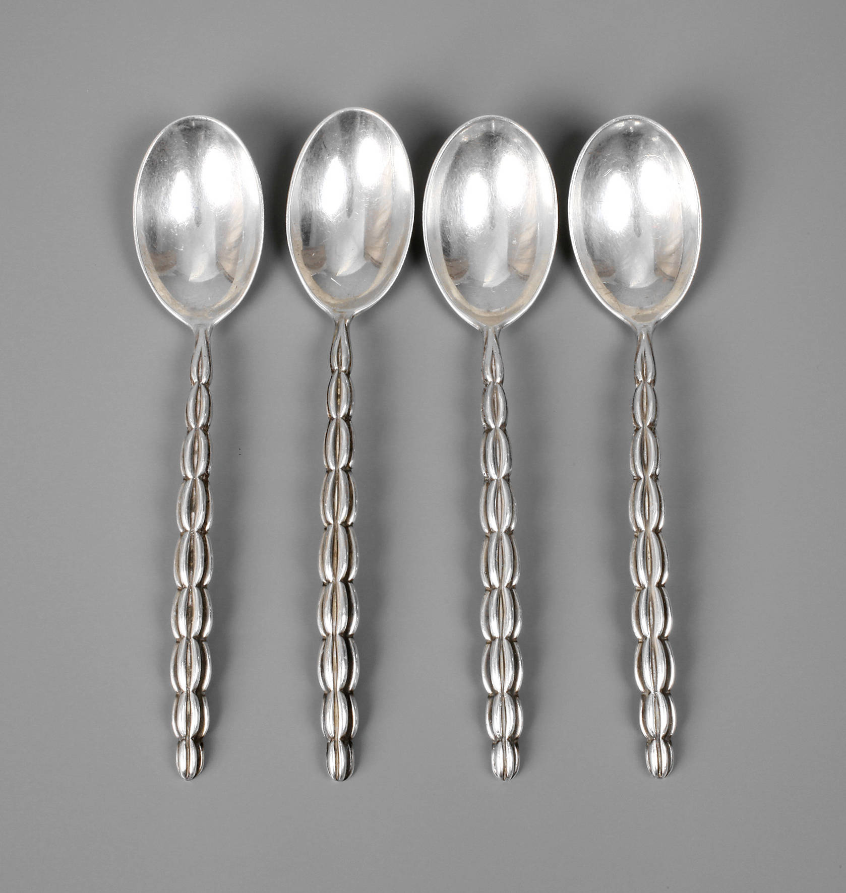 Vier Silberlöffel