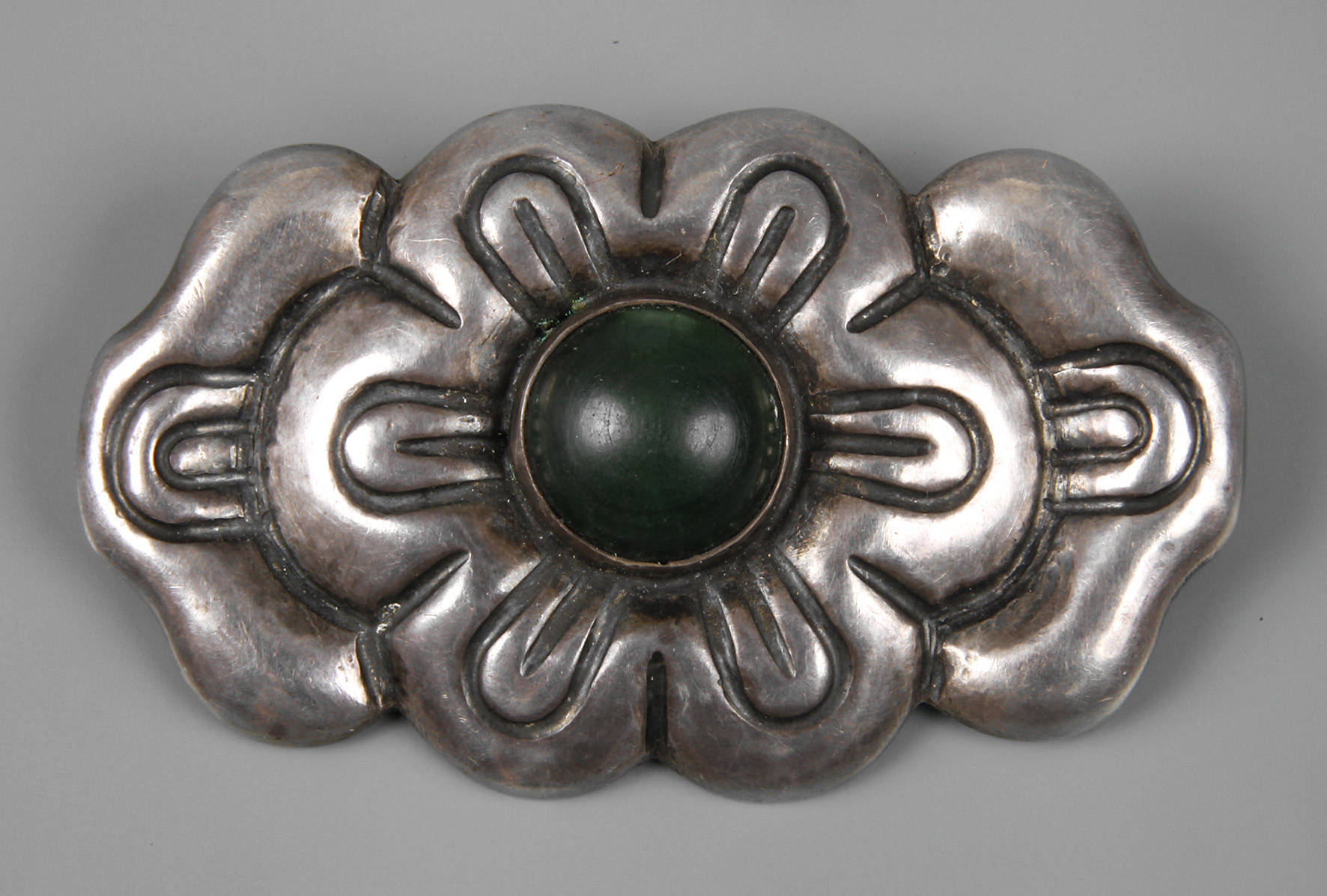 Große Silberbrosche