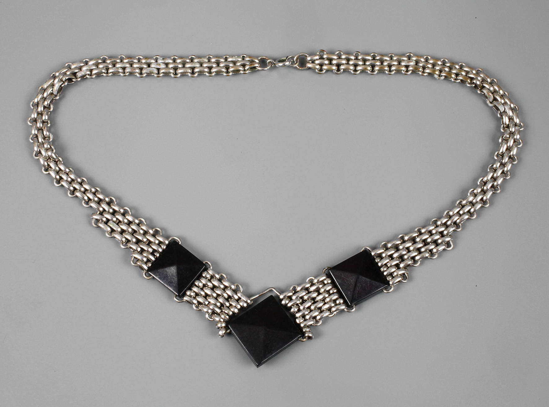 Jakob Bengel Collier