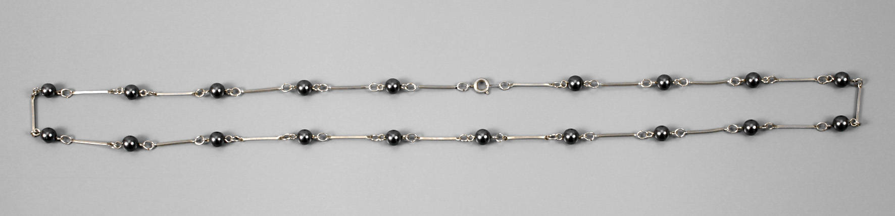 Kette mit Hämatitkugeln